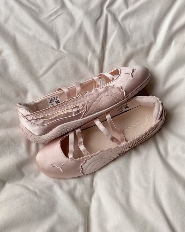 PUMA
satiny pink speedcat ballet venus sneakers