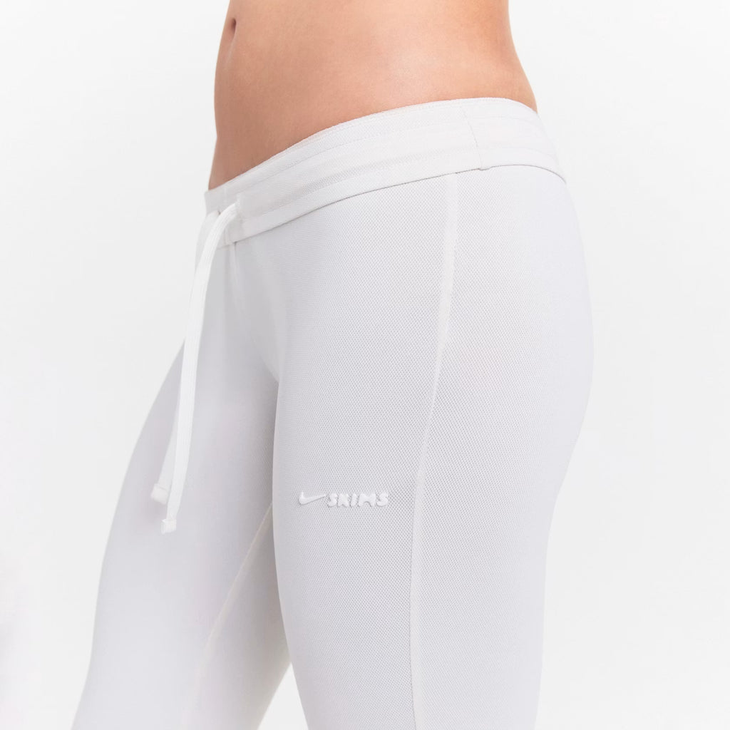 SKIMS X NIKE
dri-fit™ low rise mini flare pant