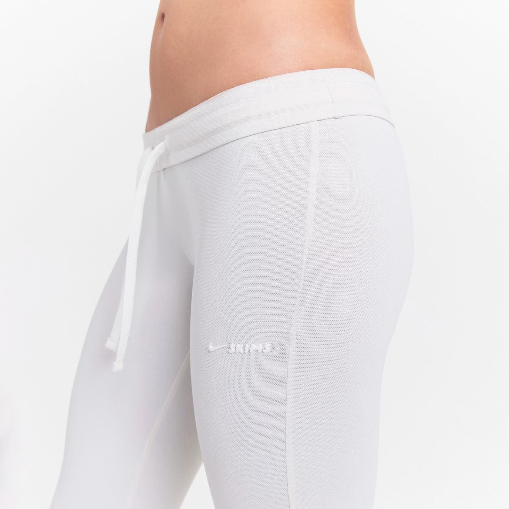 SKIMS X NIKE
dri-fit™ low rise mini flare pant